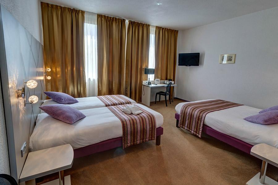 Hotel Arles Plaza Екстериор снимка