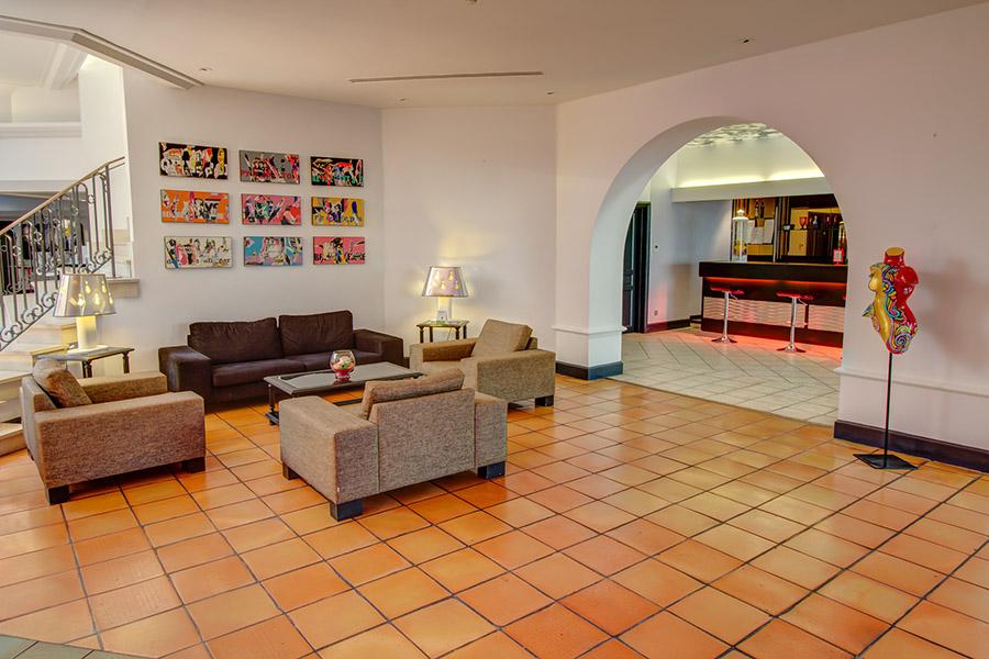 Hotel Arles Plaza Екстериор снимка