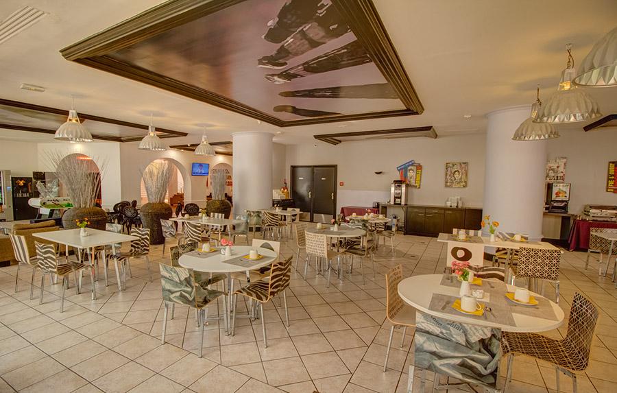 Hotel Arles Plaza Екстериор снимка