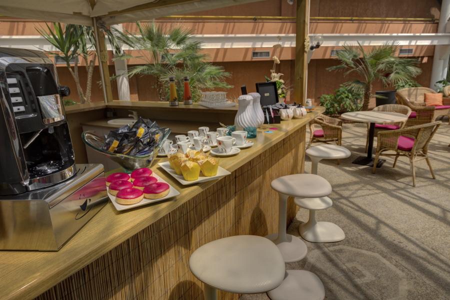 Hotel Arles Plaza Екстериор снимка