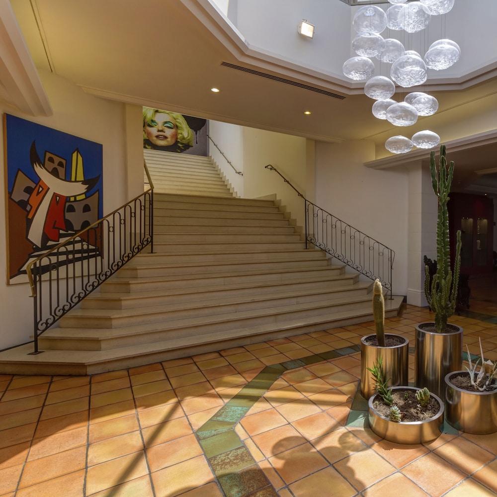Hotel Arles Plaza Екстериор снимка