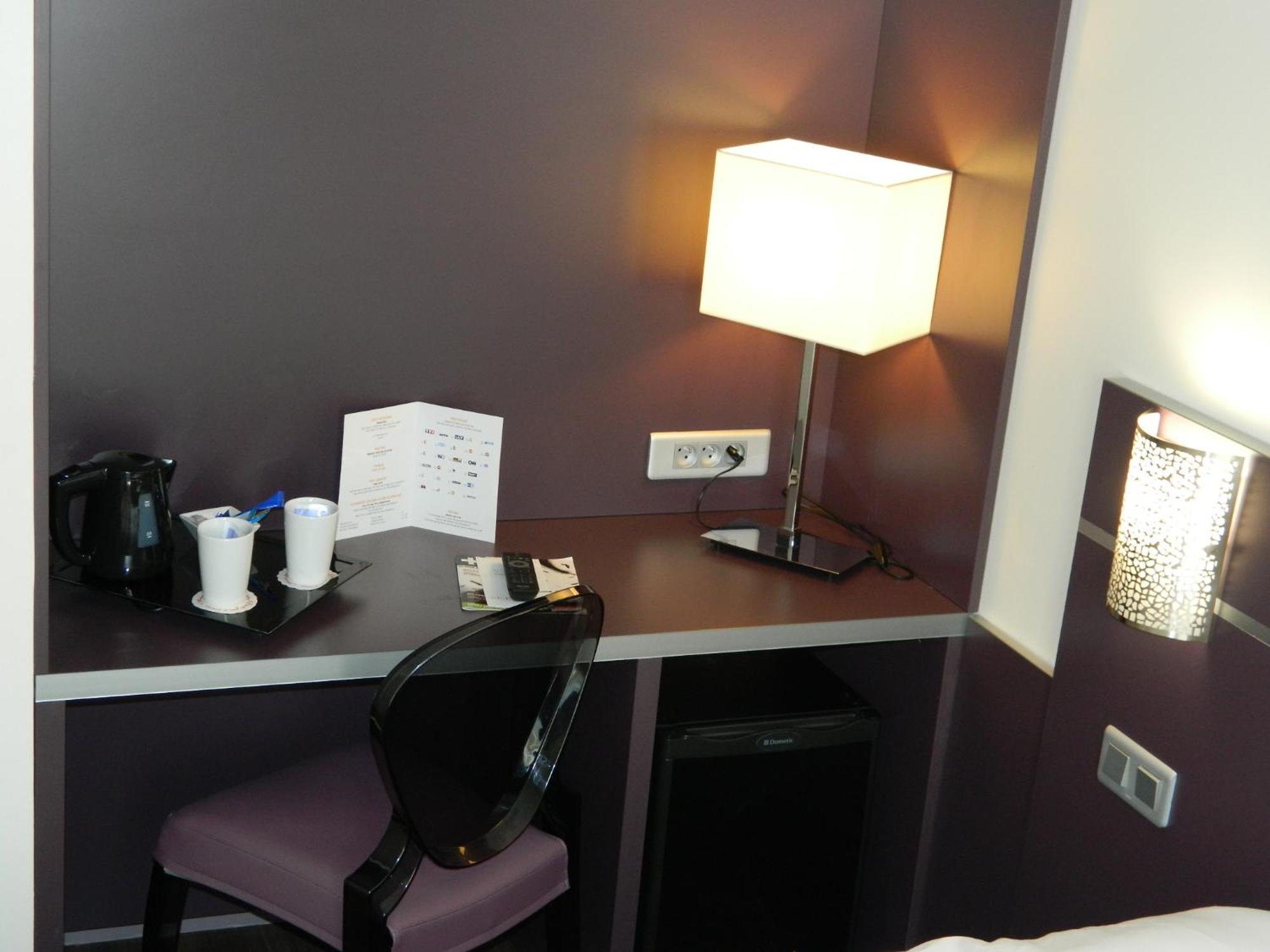 Hotel Arles Plaza Стая снимка