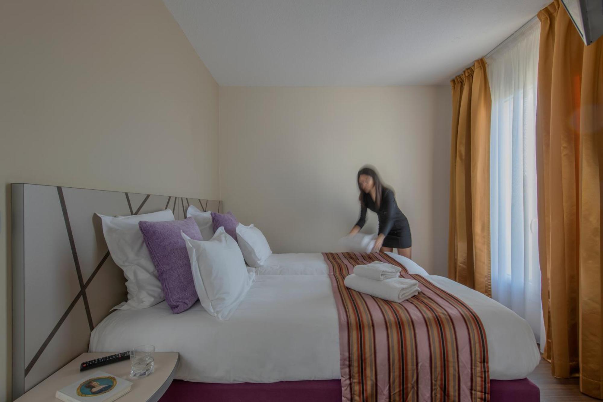 Hotel Arles Plaza Екстериор снимка